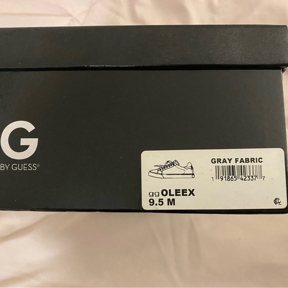 NIB G By Guess Women’s Oleex Gray White Lace Up Low Top Sneaker Shoes Size 9.5 M - Picture 3 of 6
